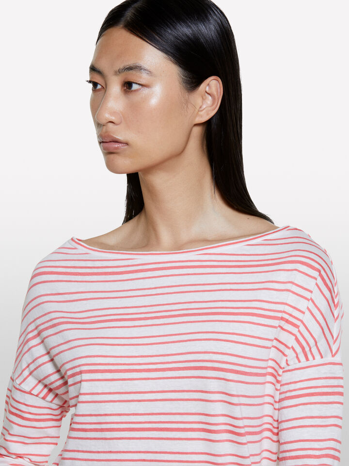 Striped t-shirt with boat neck - women's long sleeve t-shirts - Coral | Sisley image number 5